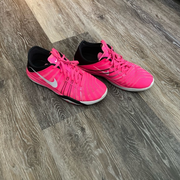 Nike Shoes - Nike free TR 6 pink sneaker , size 8